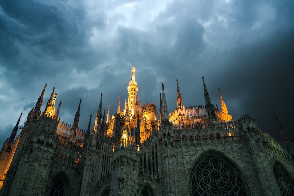 Romantic Milan: Twilight Squares and Secret Alleys